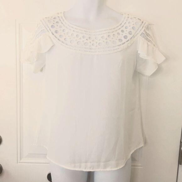 April White blouse with lace and short fluttered and ruffled sleeves - Picture 1 of 12